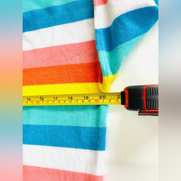 MULTI COLORED SMALL LIGHTWEIGHT HOODED SWEATER—LIKE NEW-PERFECT-OVER SIZED LOOK - Picture 7 of 13